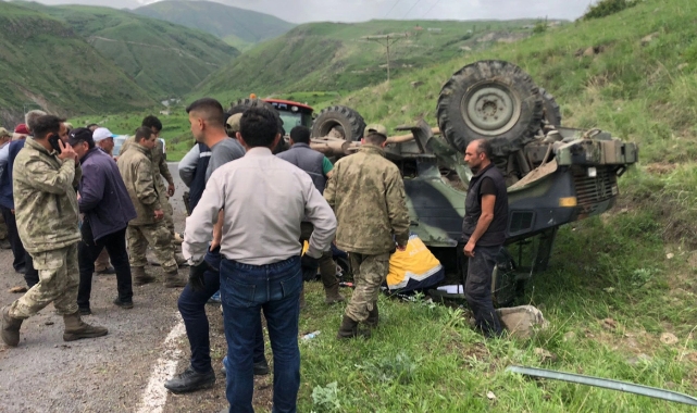 Askeri araç şarampole devrildi: 4 yaralı