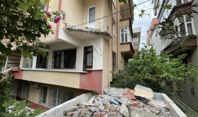 Avcılar’da balkonu çöken 36 yıllık bina tahliye edildi