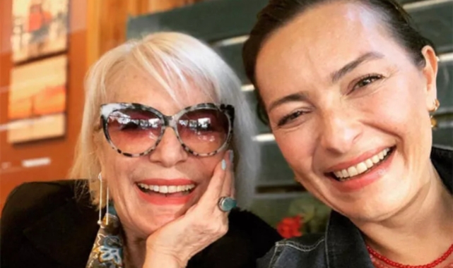 Ayça Bingöl annesinin yeni yaşını kutladı