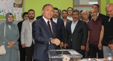 Bakan Bekir Bozdağ oyunu kullandı
