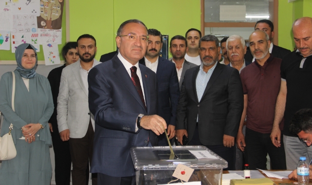 Bakan Bekir Bozdağ oyunu kullandı