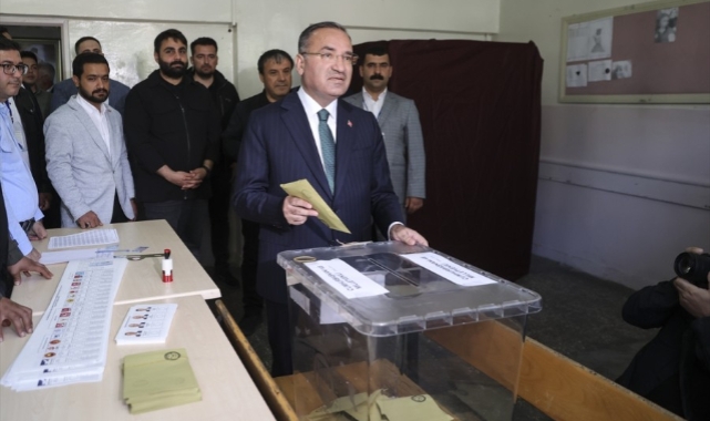Bakan Bozdağ oyunu Şanlıurfa’da kullandı