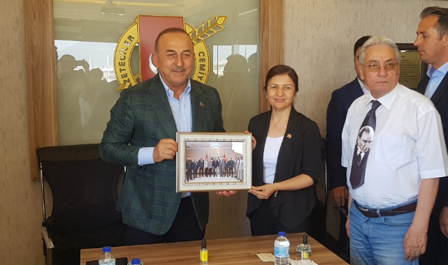 Bakan Çavuşoğlu: “Vatandaşımızı tehdit edip fişliyorlar”