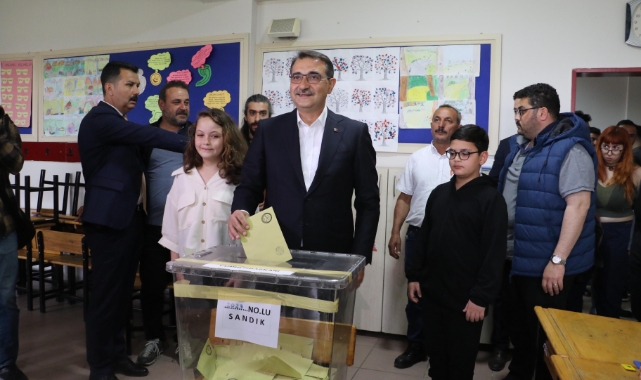 Bakan Dönmez, Eskişehir'de oyunu kullandı