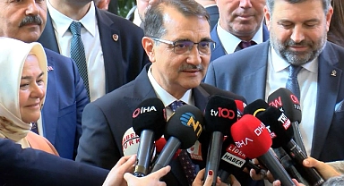 Bakan Dönmez TBMM'de milletvekili kaydını yaptırdı
