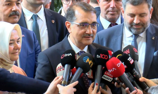 Bakan Dönmez TBMM'de milletvekili kaydını yaptırdı
