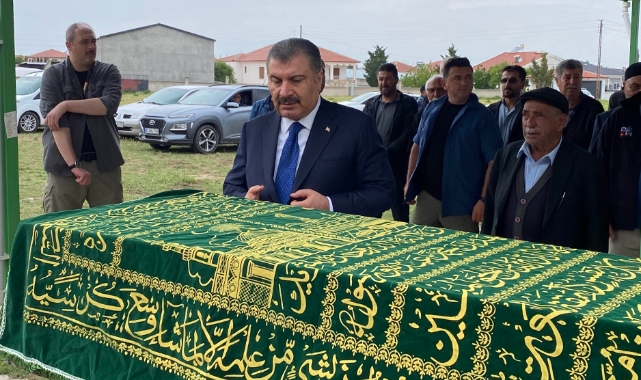 Bakan Koca anneannesinin cenaze törenine katıldı