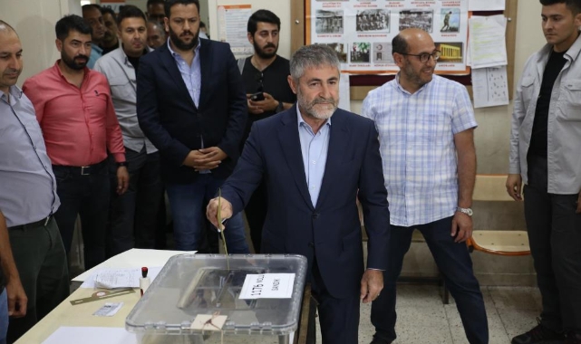 Bakan Nebati, Mersin'de oyunu kullandı