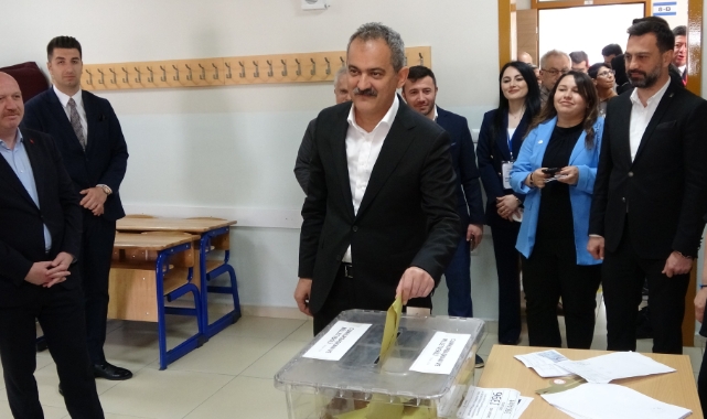 Bakan Özer oyunu Ordu’da kullandı