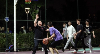 Bakan Varank basketbol sahasında