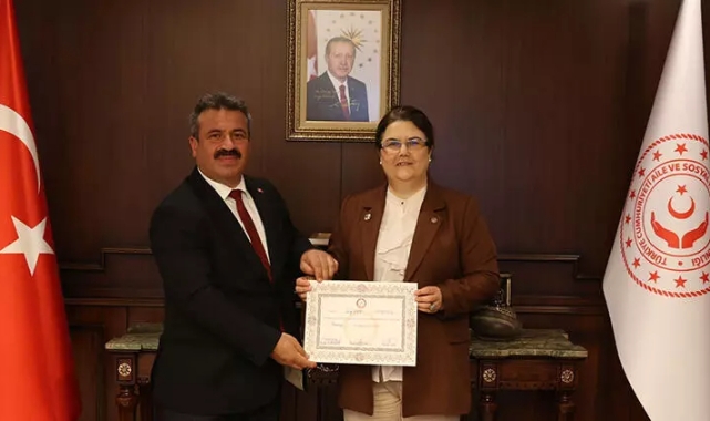 Bakan Yanık, mazbatasını aldı