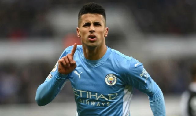Barcelona, Cancelo'nun peşinde