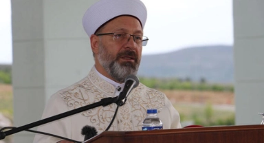Başkan Erbaş: "Öğrencilerimiz ezan sesleri eşliğinde ders dinleyecek"
