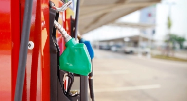 Benzine zam geldi!