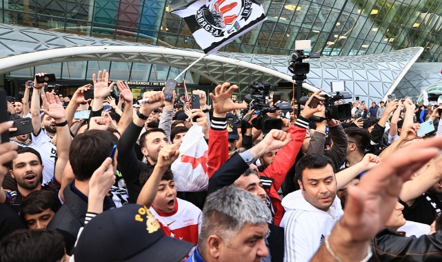 Beşiktaş'a Bakü'de coşkulu karşılama