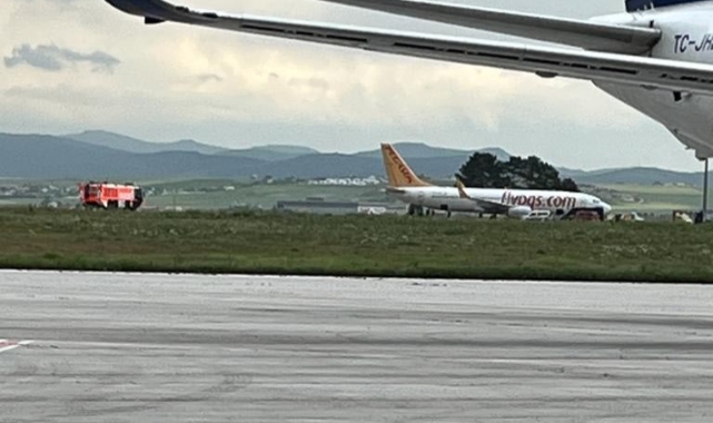 Bomba ihbarı yapılan yolcu uçağında arama yapıldı