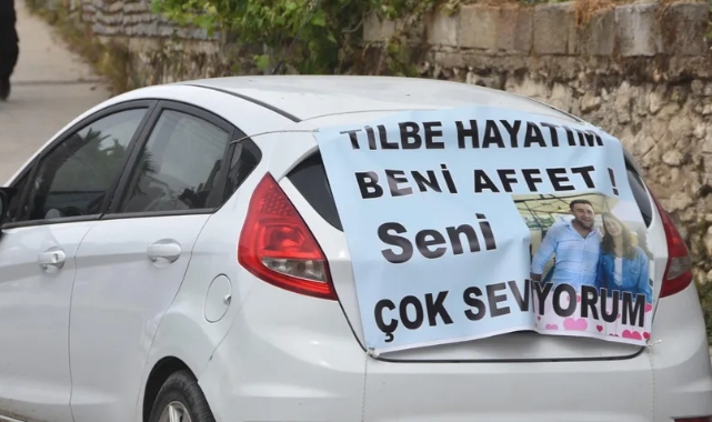 Boşanma davası açan eşine pankartlı özür