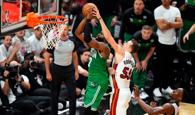 Boston Celtics tarih yazmanın eşiğinde