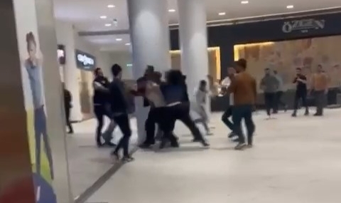 Bursa'da alışveriş merkezinde meydan muharebesi