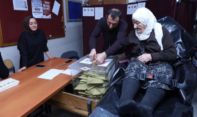 Bursa'da ambulansla okula, sedye ile sandığa