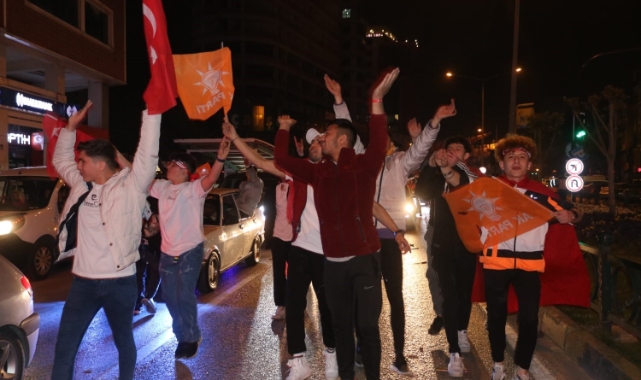 Bursa’da Cumhur İttifakı destekçilerinden coşkulu kutlama