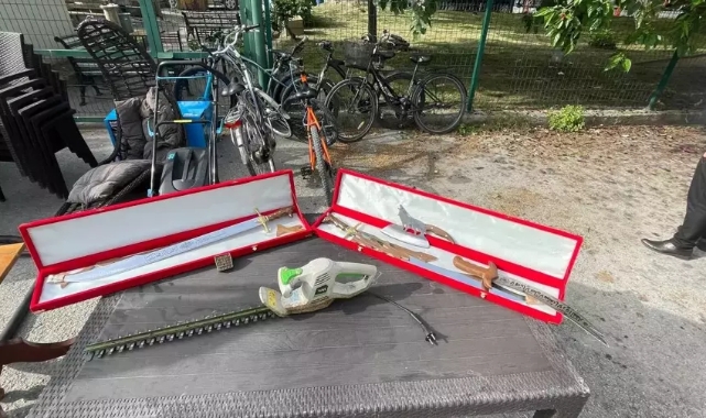 Bursa'da evini mağazaya çeviren hırsız