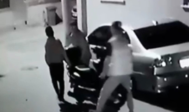 Bursa'da hırsızlar motosikleti kucaklayarak çaldılar