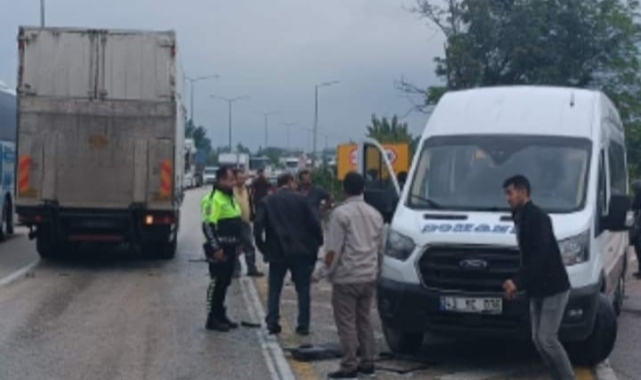 Bursa'da kamyon işçi servisine çarptı! 7 yaralı