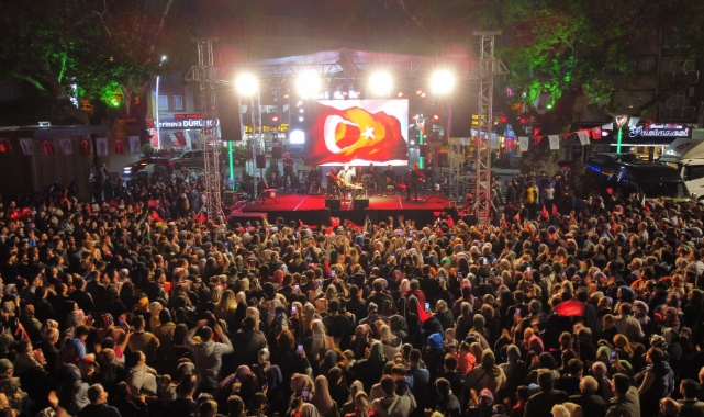 Bursa'da miting havasında konser