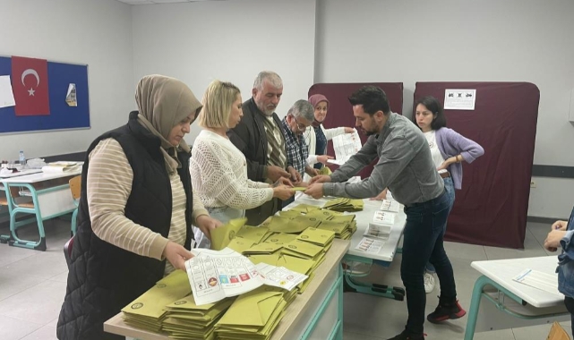 Bursa'da sandıklar açılıyor