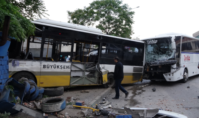 Bursa'da servis otobüsüyle halk otobüsü çarpıştı!