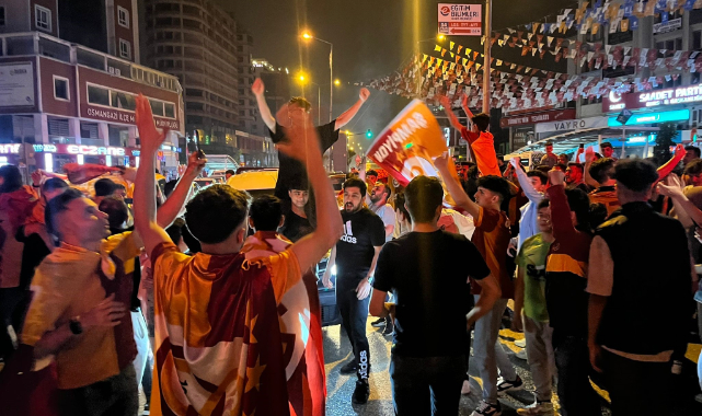 Bursa'da sokaklar sarı-kırmızıya boyandı