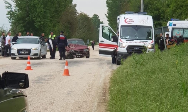 Bursa iki otomobil çarpıştı: 5 yaralı