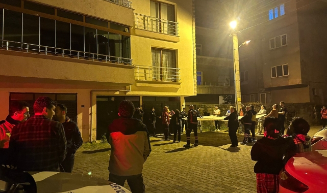 Çatıya çıkan vatandaşı ekipler ikna etti