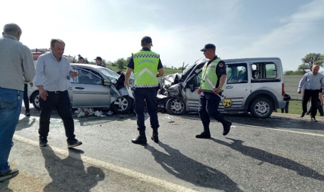 Cenaze yolunda feci kaza! 2 ölü