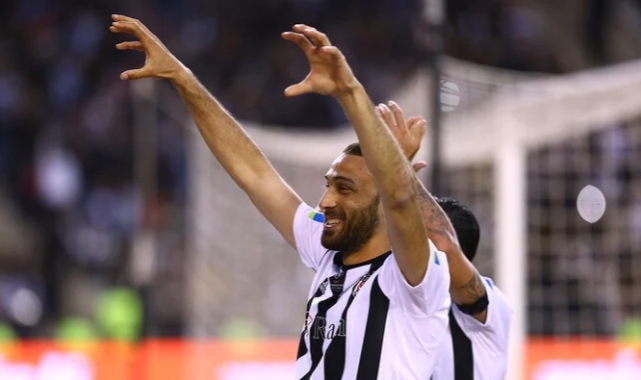 Cenk Tosun 3 yıl daha Beşiktaş'ta!