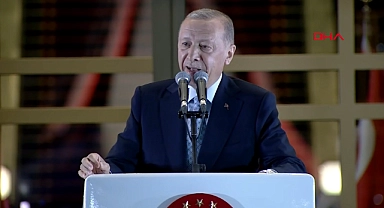 Cumhurbaşkanı Erdoğan balkon konuşması yapıyor (CANLI YAYIN)