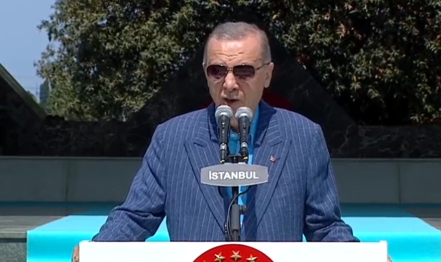 Cumhurbaşkanı Erdoğan'dan Adnan Menderes'in Anıt Mezarı'na ziyaret