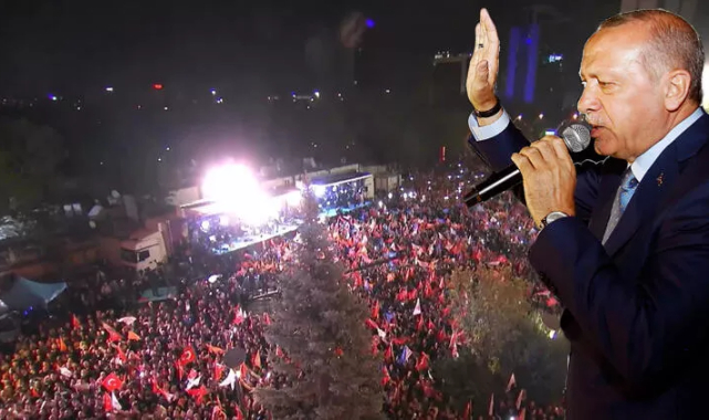 Cumhurbaşkanı Erdoğan'dan balkon konuşması