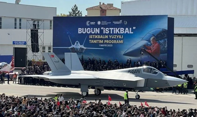 Cumhurbaşkanı Erdoğan yerli savaş uçagının adını açıkladı