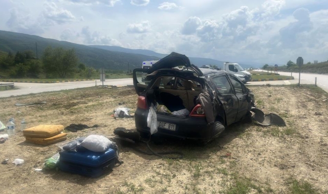D100'de otomobil takla attı: 3 yaralı