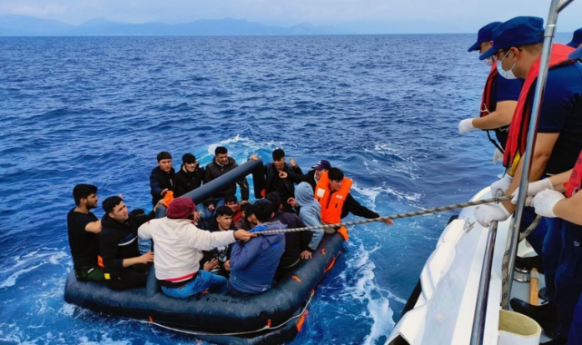 Datça’da 50 düzensiz göçmen kurtarıldı