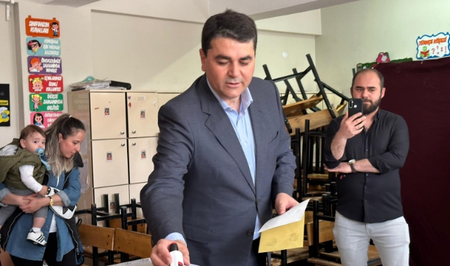 DP lideri Uysal, oyunu memleketi Afyonkarahisar'da kullandı