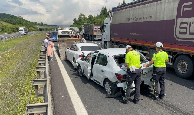 Düzce'de otoyolda zincirleme kaza: 3 yaralı