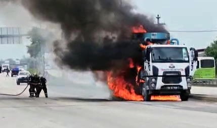 Düzce'de vidanjör alev alev yandı