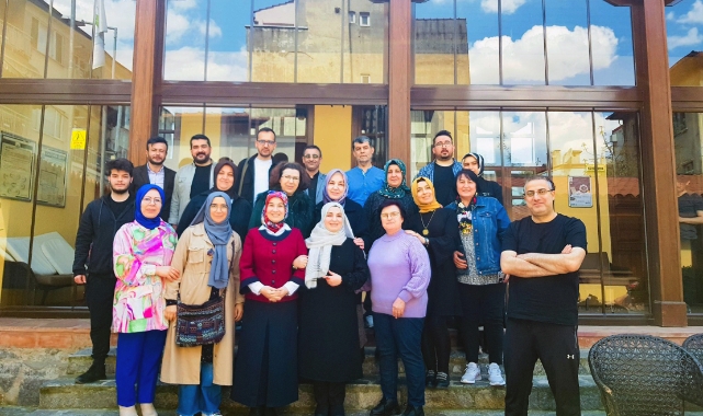 Edebiyatseverler Kedili Tekke'de Buluştu
