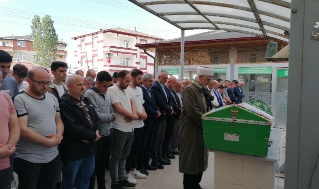 Evlatların en acı günü! Öldürülen annelerine son görev