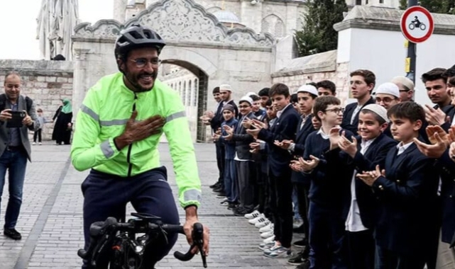 Fransa'dan bisikletle hacca gitmek için yola çıkan yazar İstanbul'da