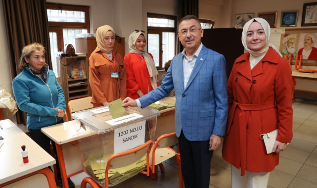 Fuat Oktay, Ankara'da oyunu kullandı