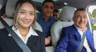 Fuat Oktay, gençlere Togg deneyimi yaşattı